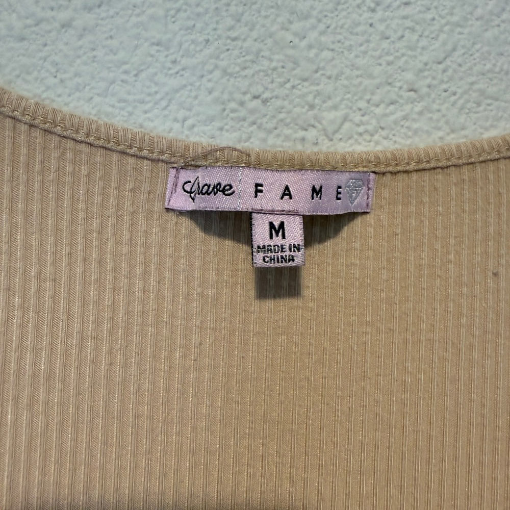 Crave Fame Tan Ribbed Lettuce Edge Scoop Neck Henley Ruched Short Sleeve Top M - Picture 3 of 3
